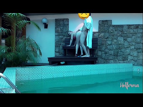 ❤️ Bulla ancillam ad piscinam invitat, sed fervido resistere non potuit at porn la.verhentai.ru