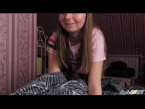 ❤️ Blondie sugit eam BFF est penitus et accipit Cum in ore suo at porn la.verhentai.ru
